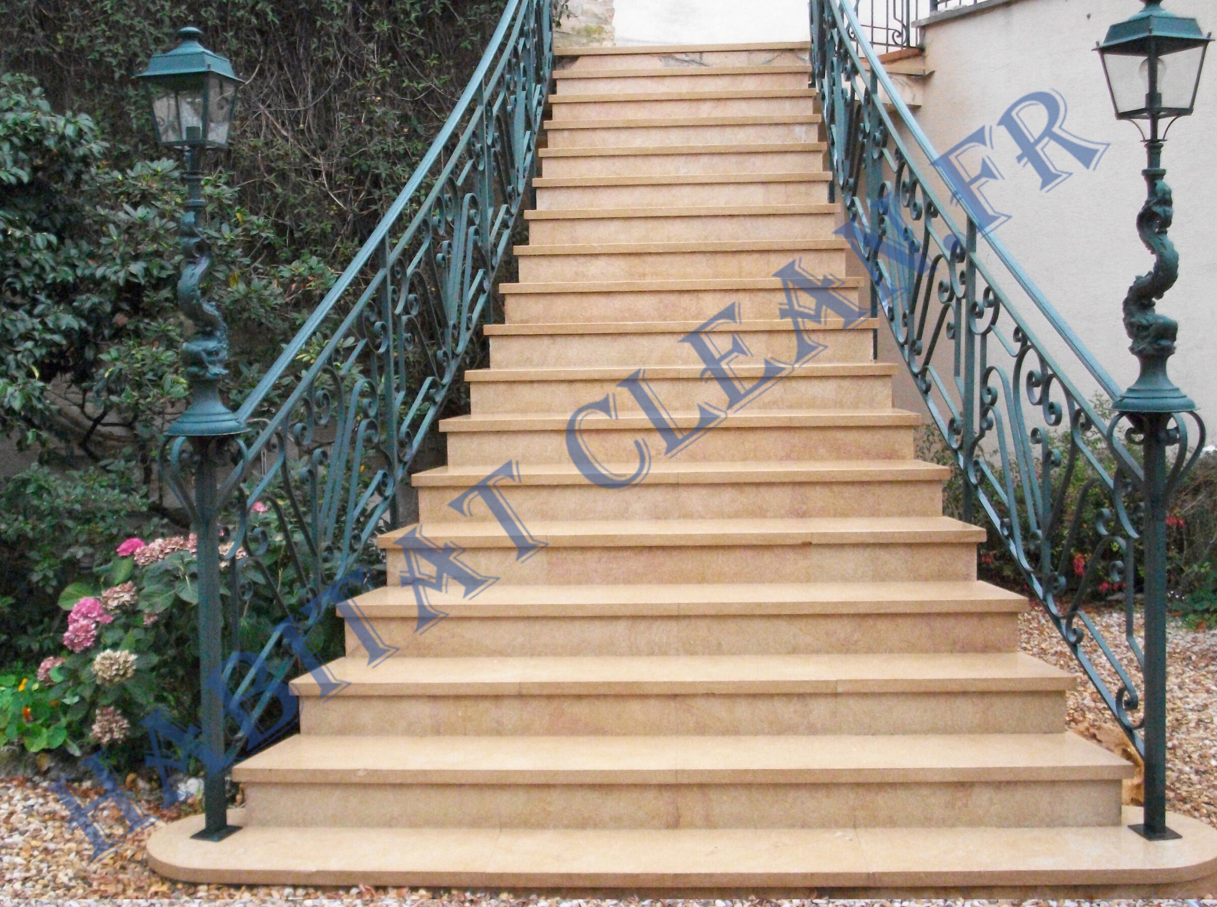 nettoyage-escalier-terrasse-beaune-21200av-scaled