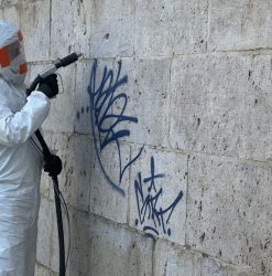 Nettoyage graffitis sur Murs habitat clean Beaune 21200